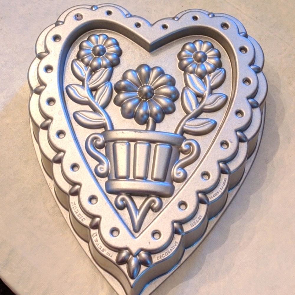 Nordic Ware Decorative Heart Pan
